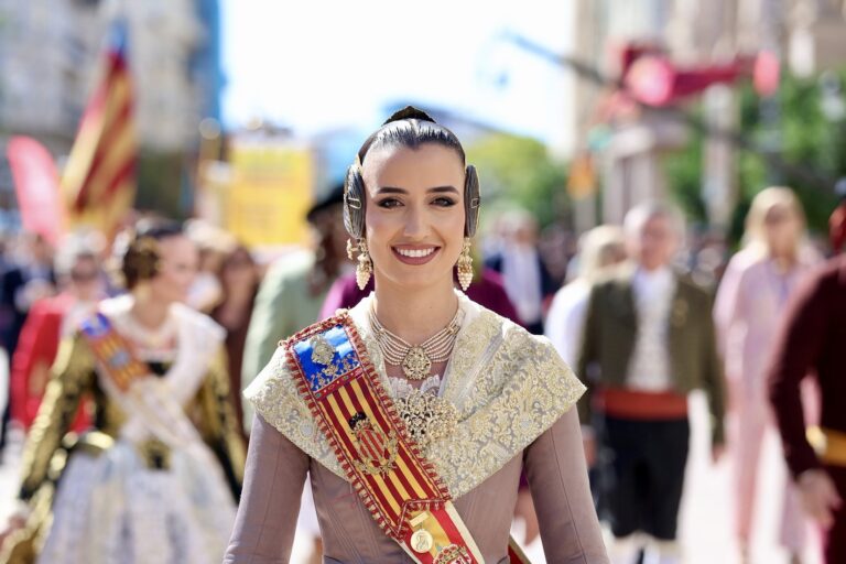 💙💛❤️ Valencia celebra el 9 d’Octubre.