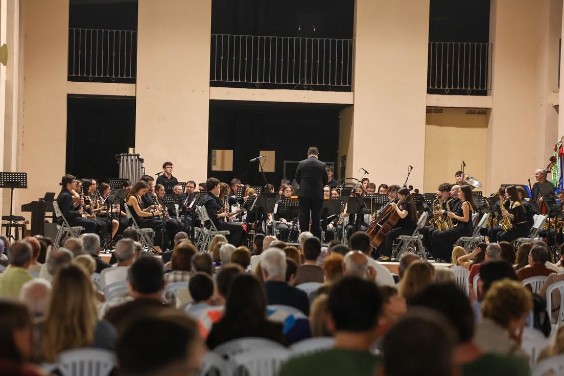 🎶 Vinalesa va acollir anit el XXXII Festival de Bandes de la localitat.
