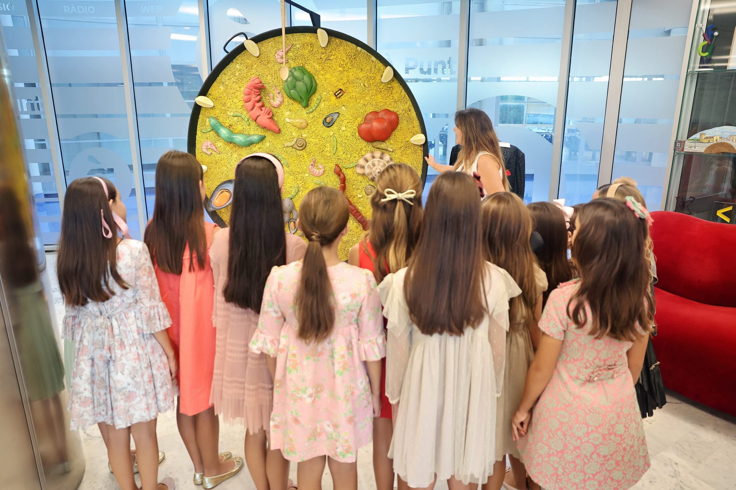 📺 Las candidatas infantiles visitan A punt.
