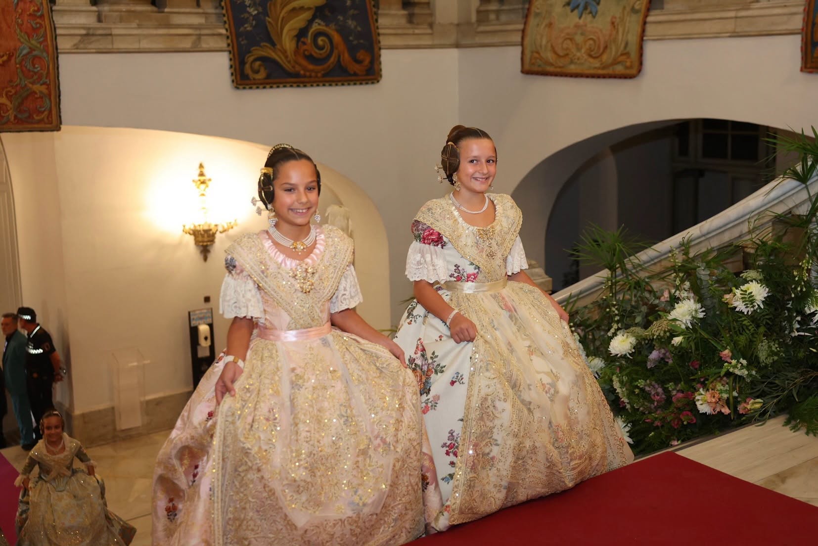 ✨ La escalinata de los sueños recibe a Julia Vizcayno y Beatriz Blanco, falleras mayores de valencia.