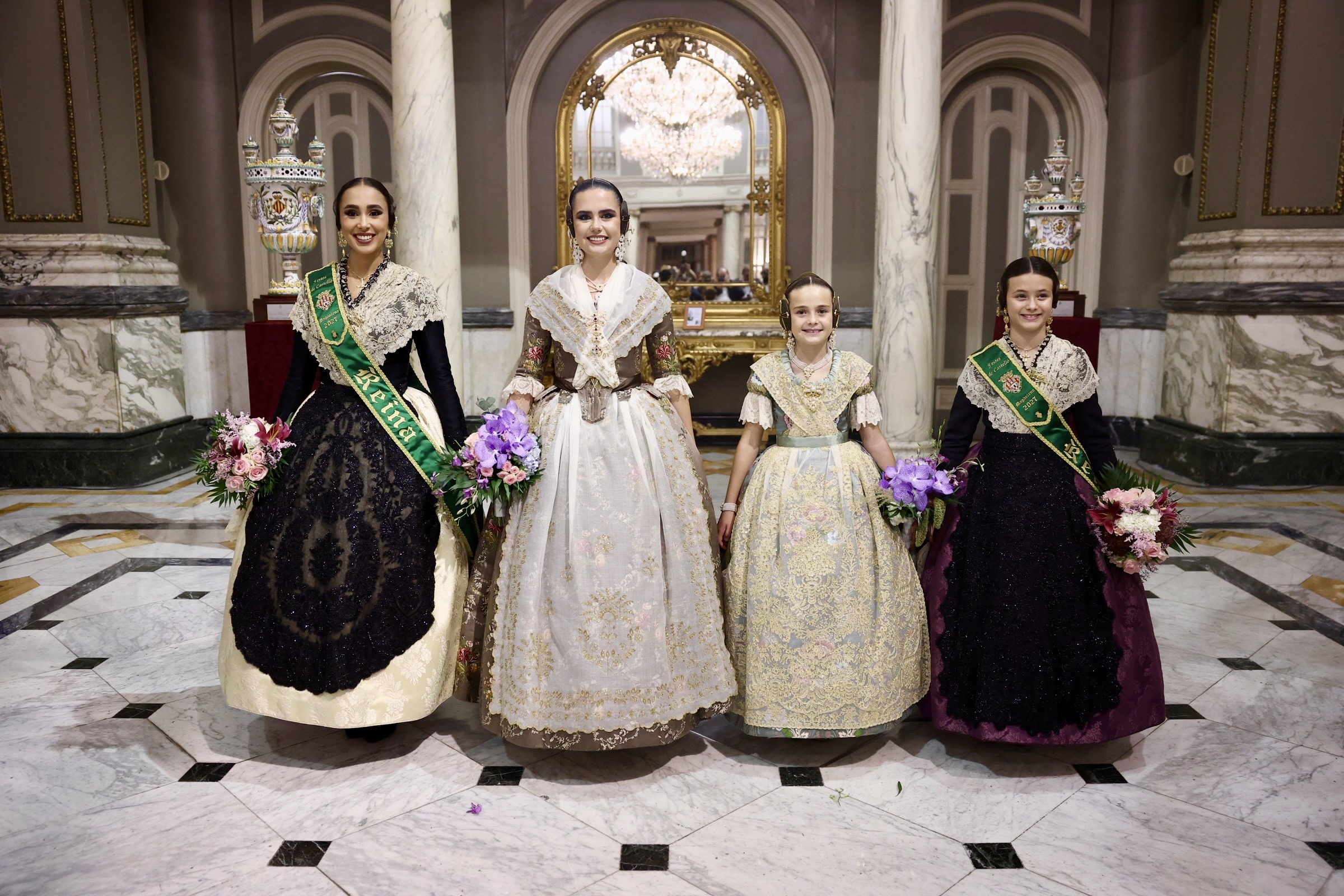 🏺 Primeros obsequios y fotografías oficiales para Beatriz y Julia.