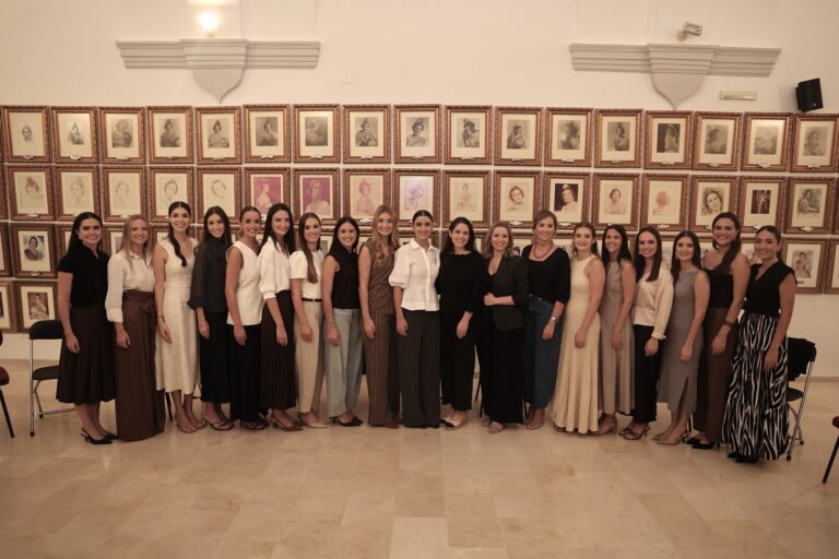 🔸Falleras Mayores Valencia acompañan a las candidatas a FMV 2027.