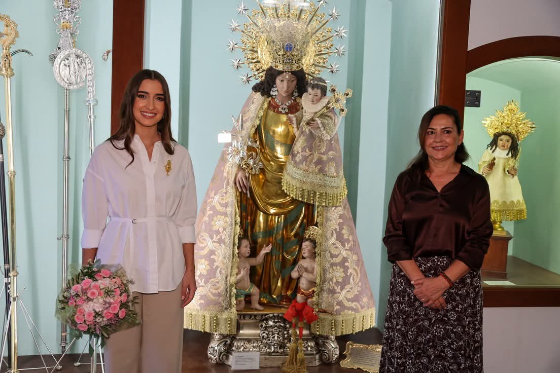 Entrega donación del Besamanos.